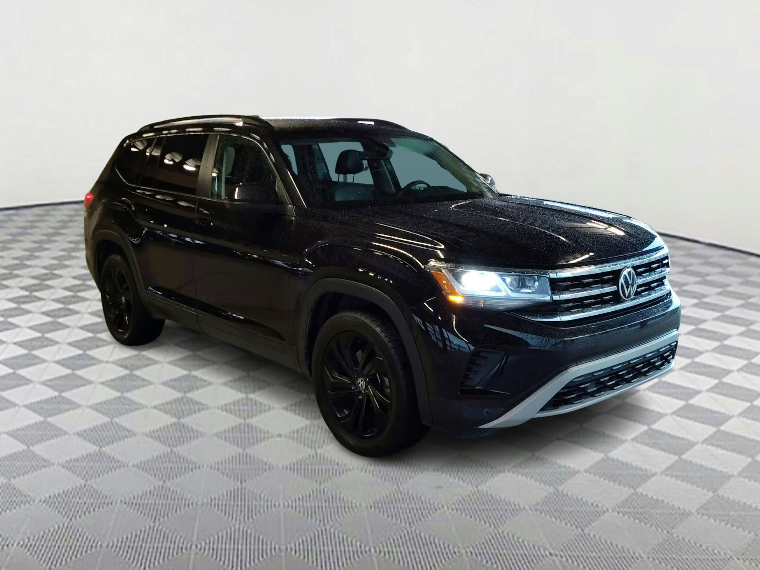 Used 2022 Volkswagen Atlas SE w/Tech with VIN 1V2JP2CA6NC541283 for sale in Houston, TX