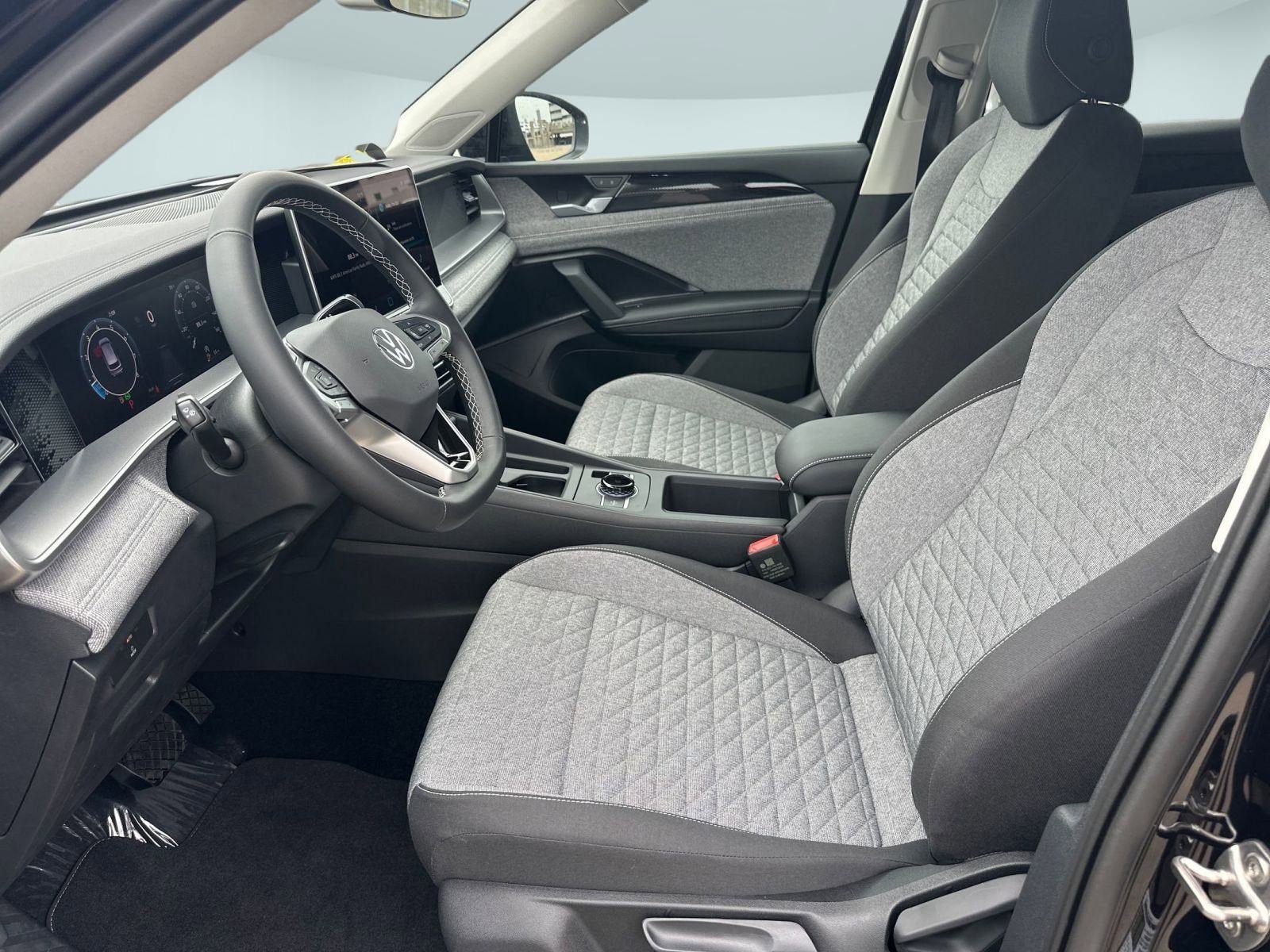 2025 Volkswagen Tiguan S photo 4