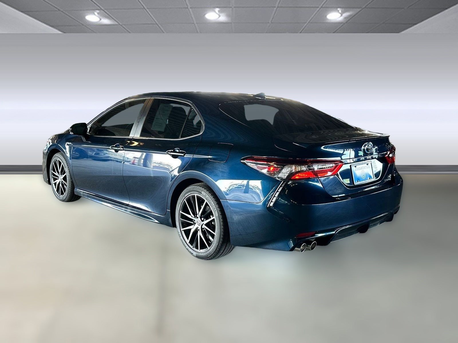 2021 Toyota Camry Hybrid SE photo 3