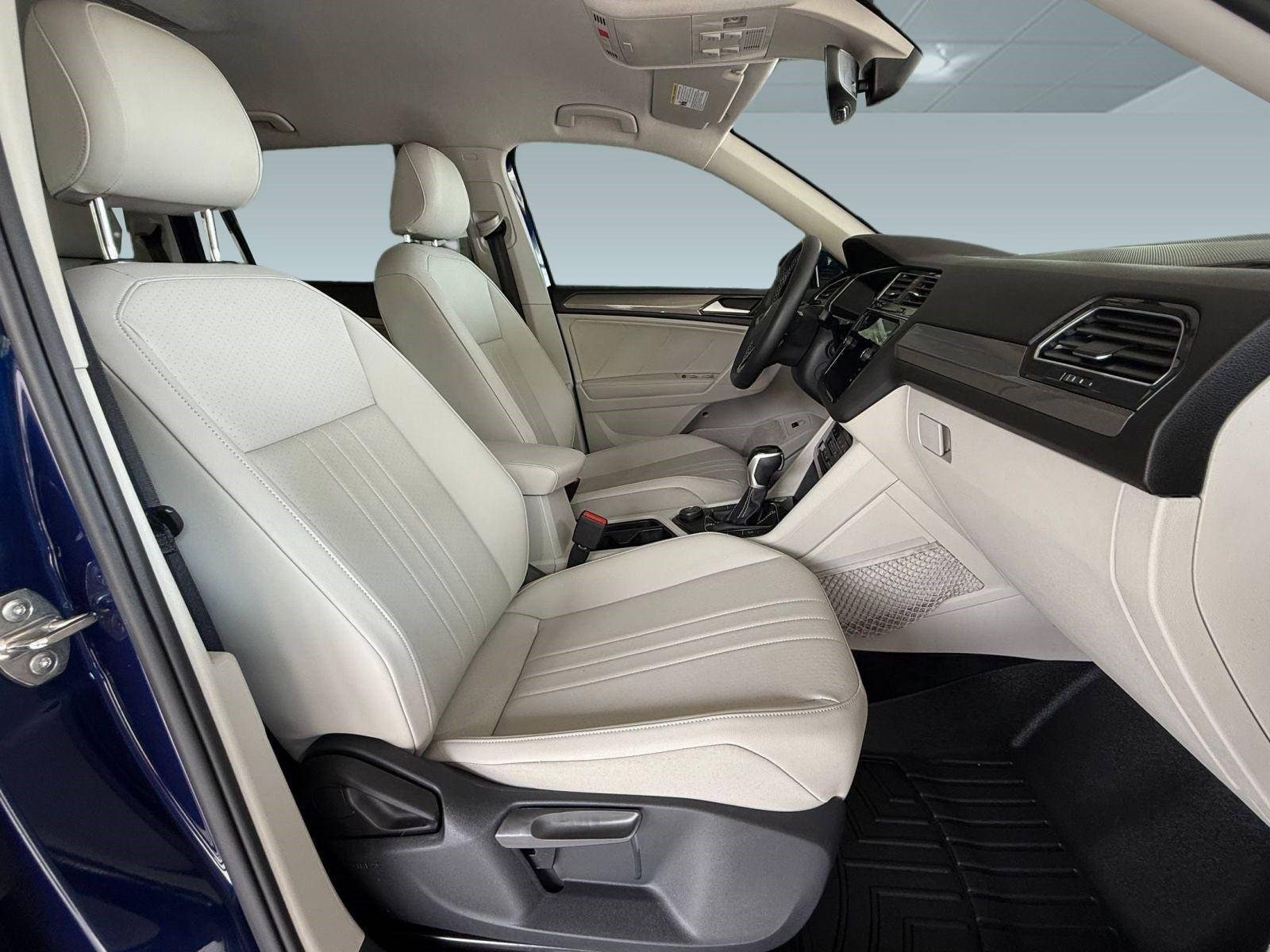 2022 Volkswagen Tiguan SE - Photo 24