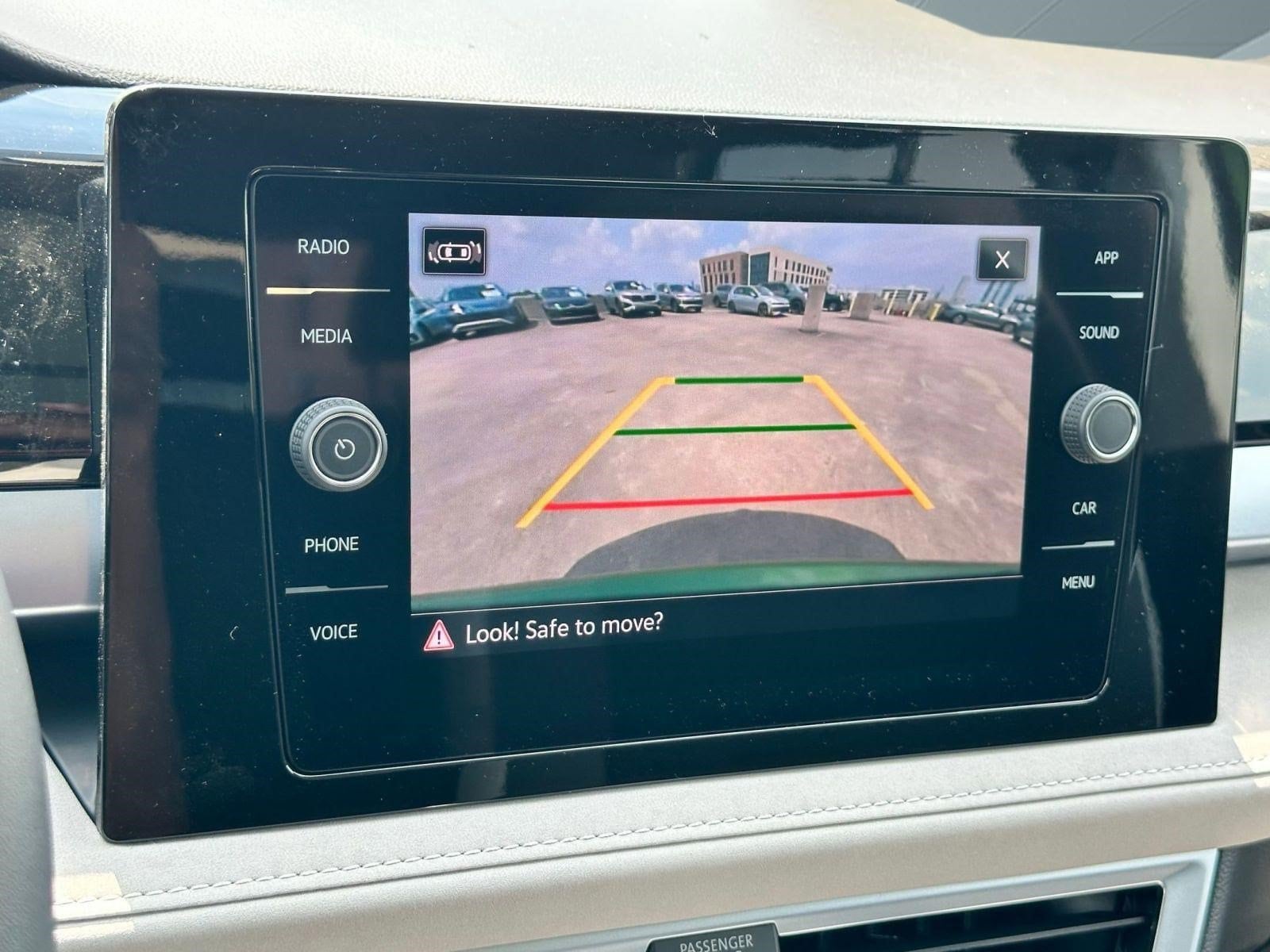 2025 Volkswagen Taos SE - Photo 25