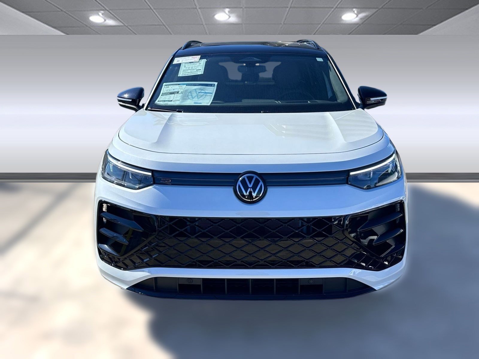 2026 Volkswagen Tiguan SE R-Line Black photo 4