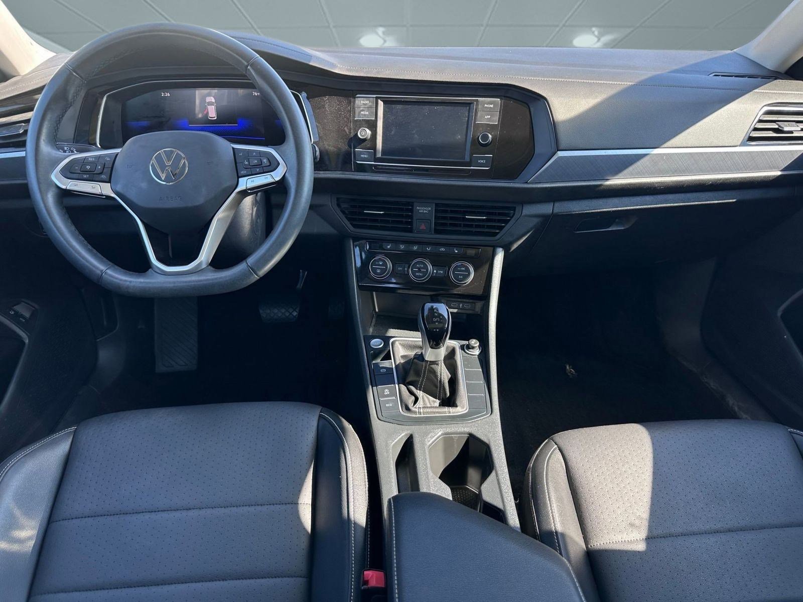 2023 Volkswagen Jetta SE photo 4