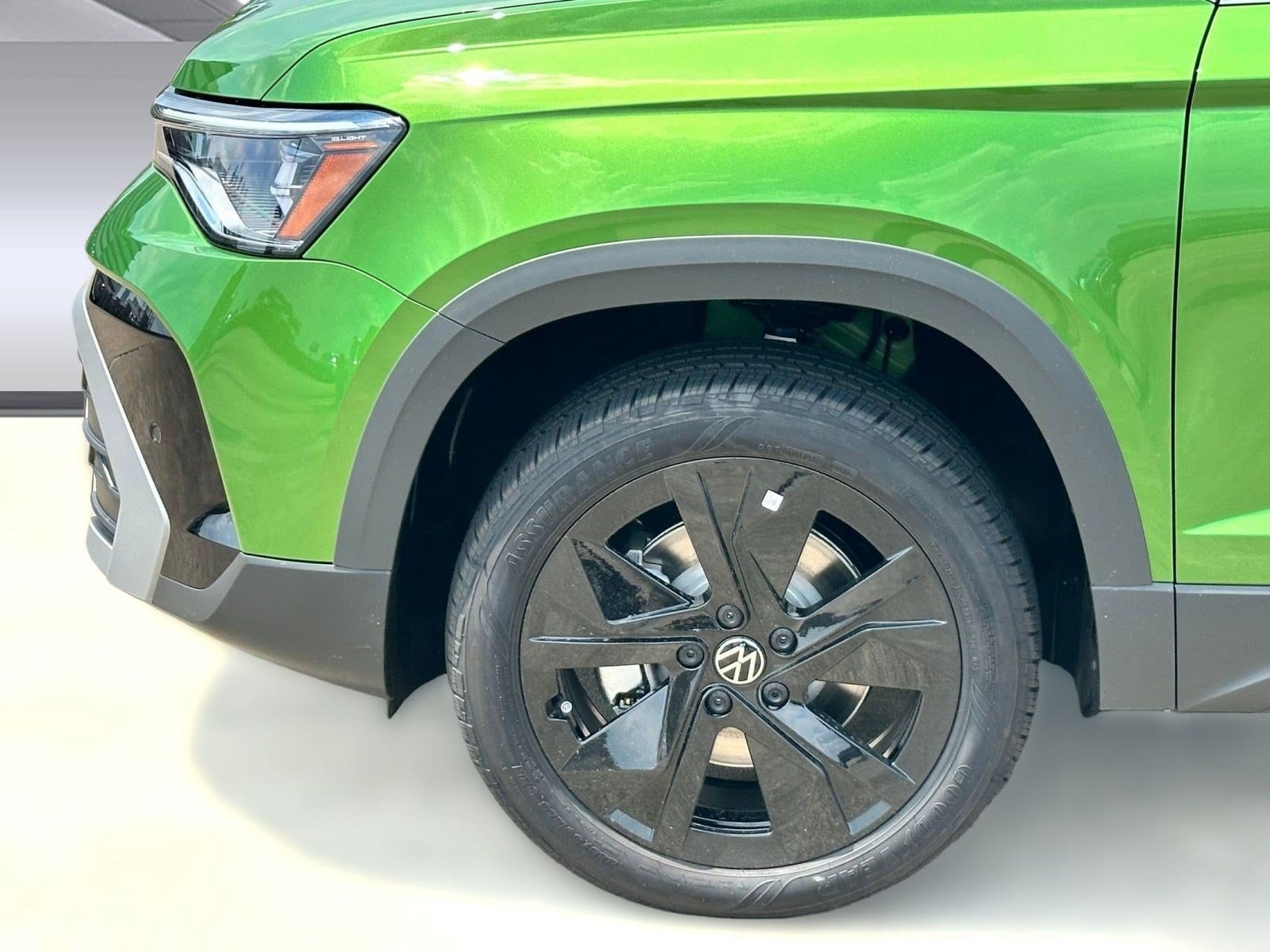 2025 Volkswagen Taos SE - Photo 11