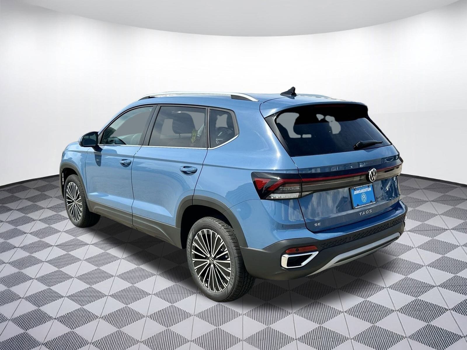 2025 Volkswagen Taos SE photo 3