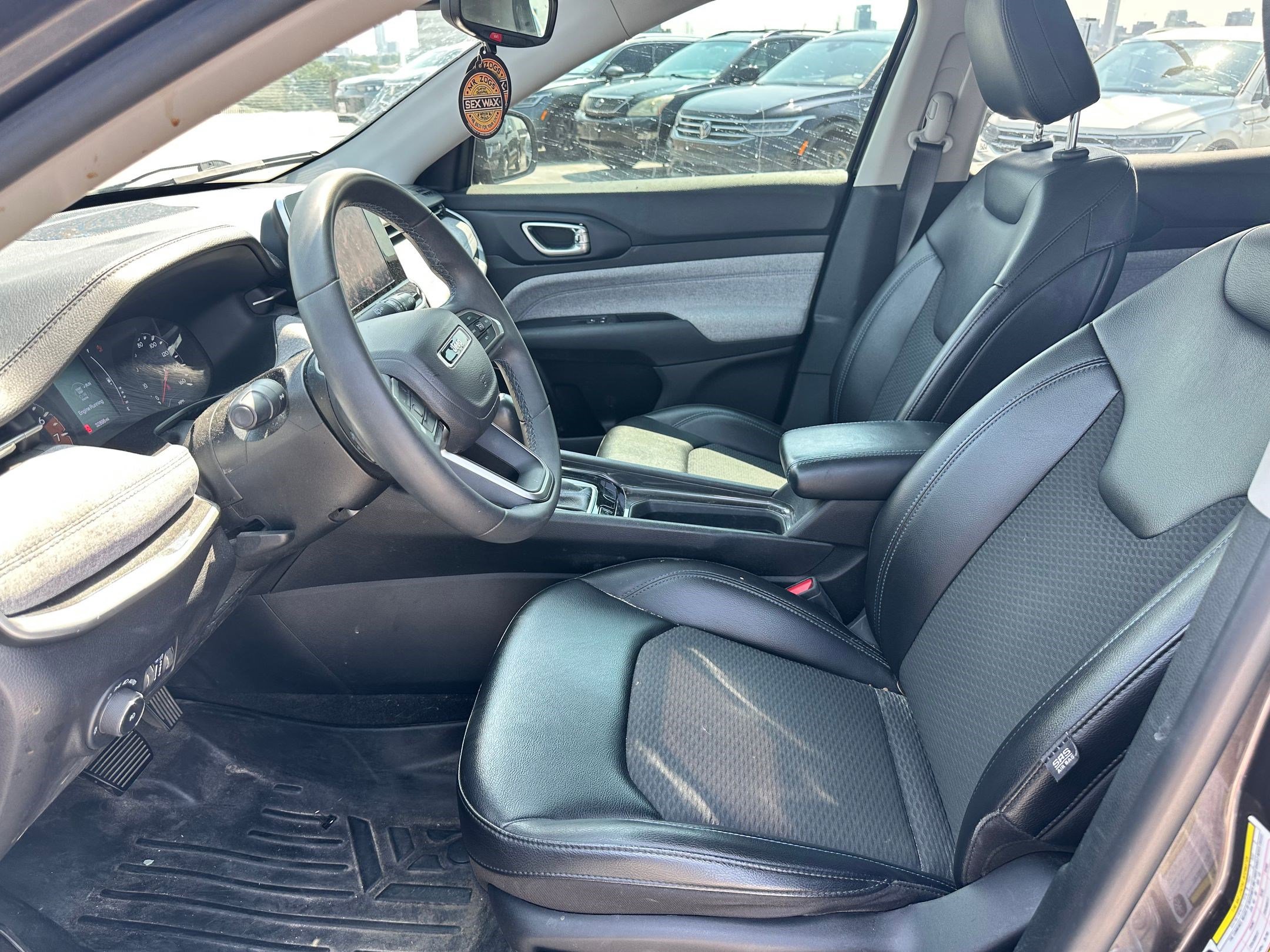 2022 Jeep Compass Latitude photo 4