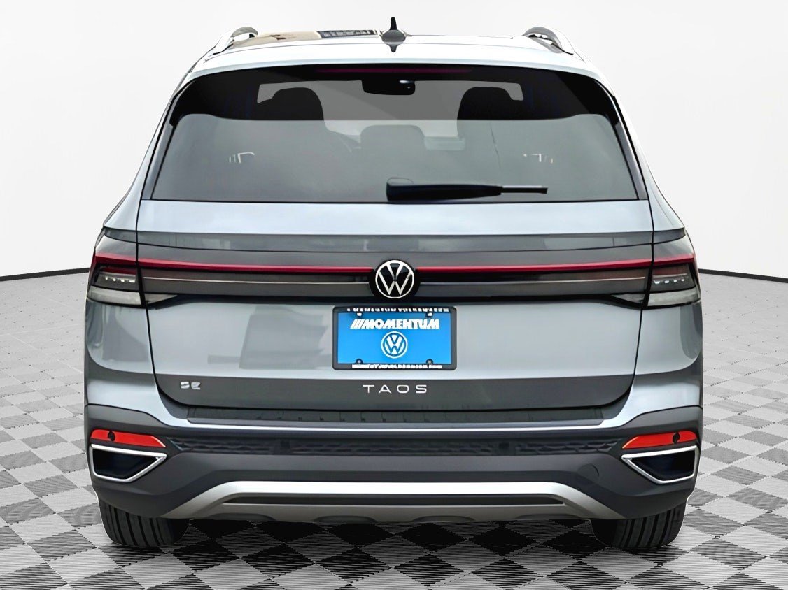 2025 Volkswagen Taos SE photo 4