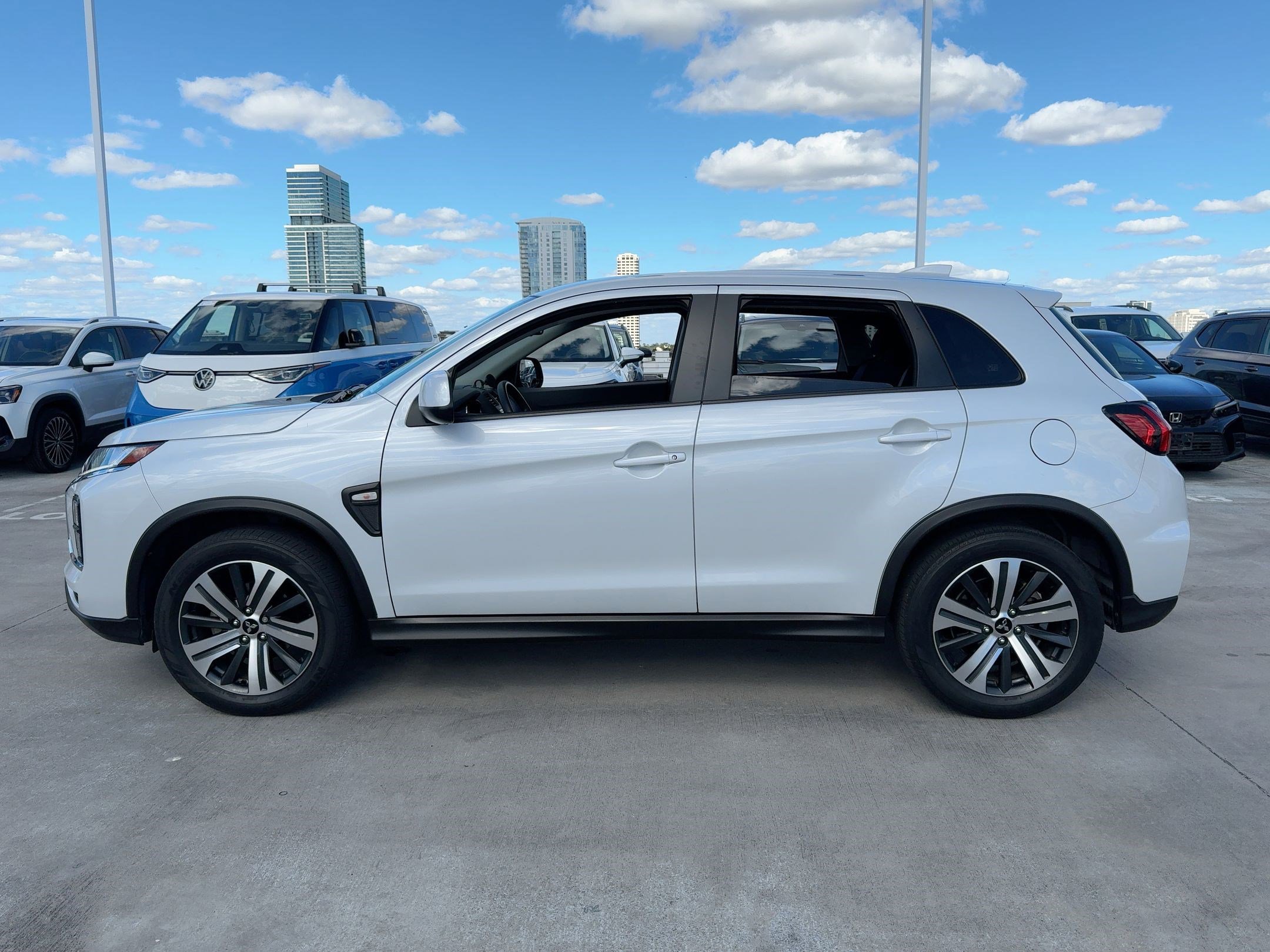 2022 Mitsubishi Outlander Sport S photo 2