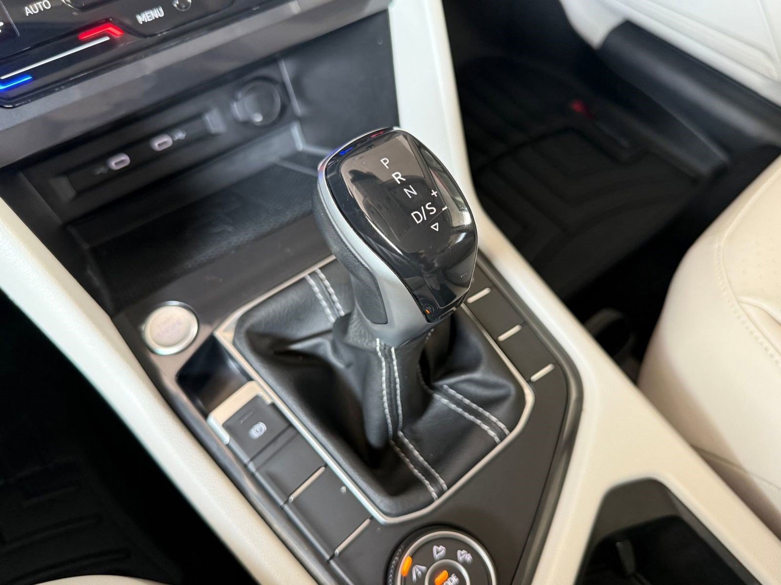 2022 Volkswagen Tiguan SE - Photo 17
