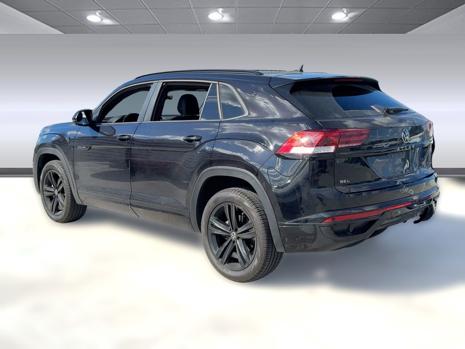 2023 Volkswagen Atlas Cross Sport SEL R-Line photo 3