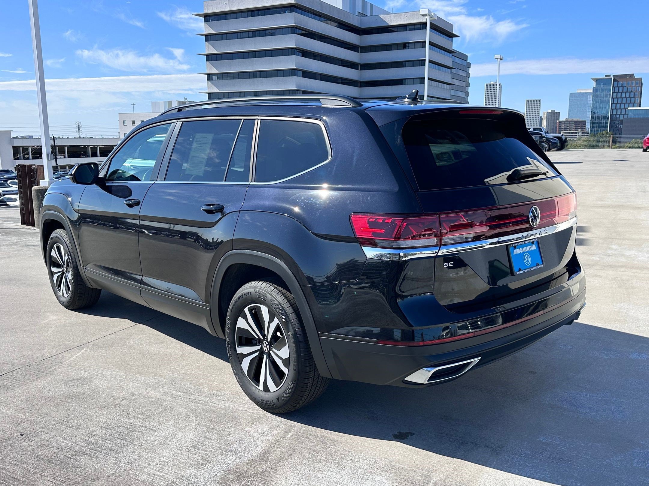 2025 Volkswagen Atlas SE photo 2