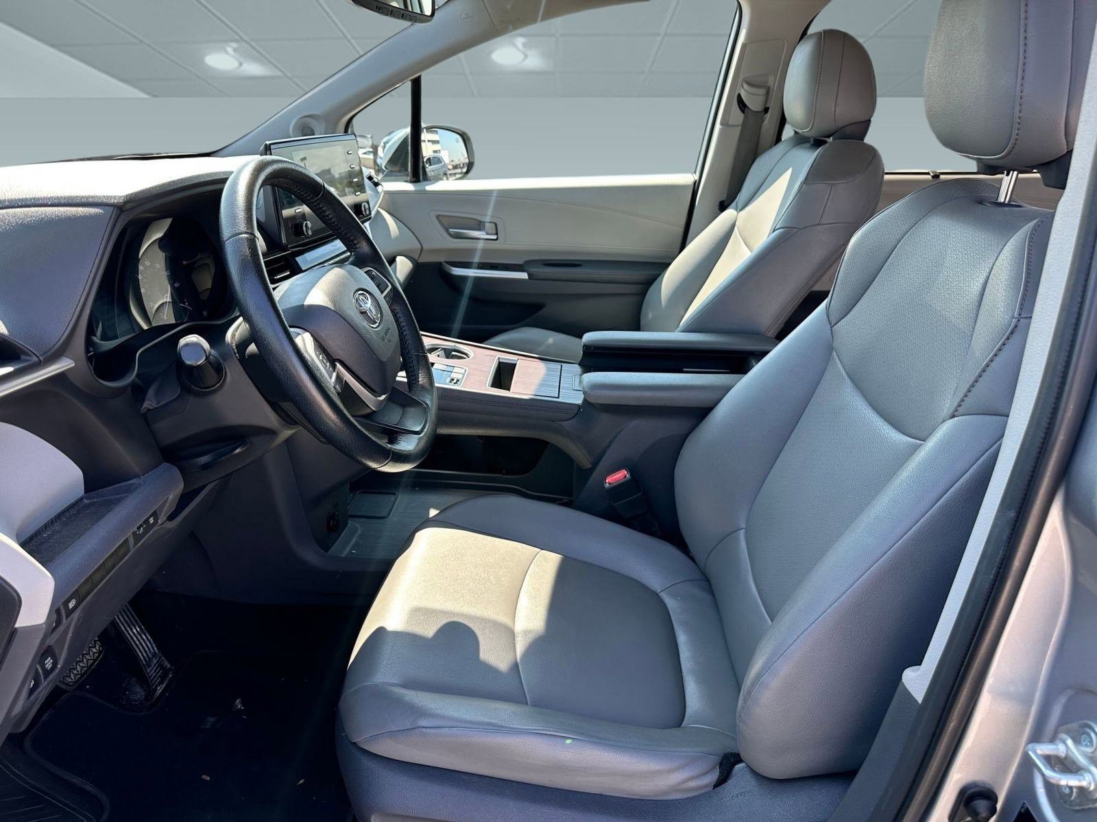 2021 Toyota Sienna XLE photo 4