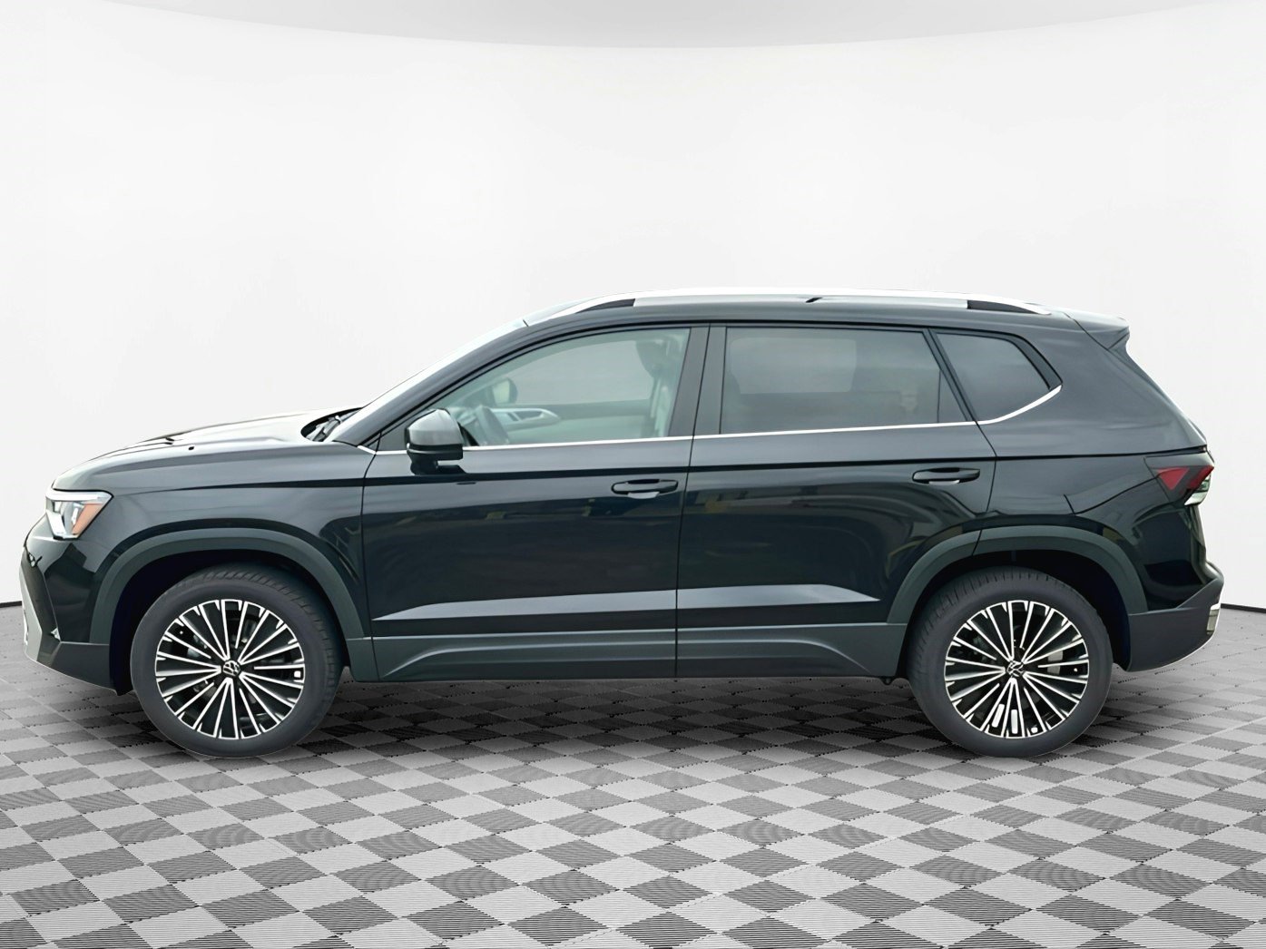 2025 Volkswagen Taos SE photo 2