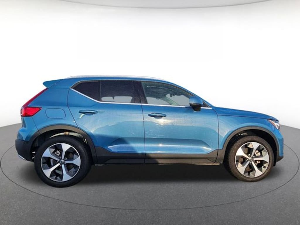 Used 2025 Volvo XC40 B5 Plus Bright Theme SUV