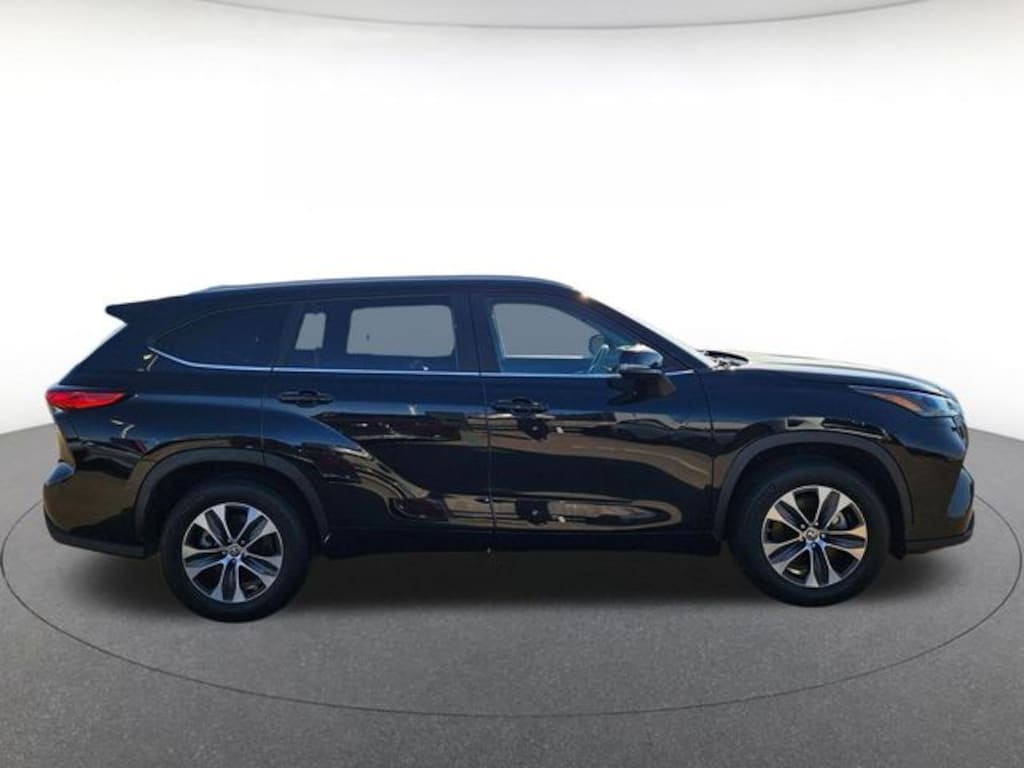 Used 2023 Toyota Highlander XLE SUV