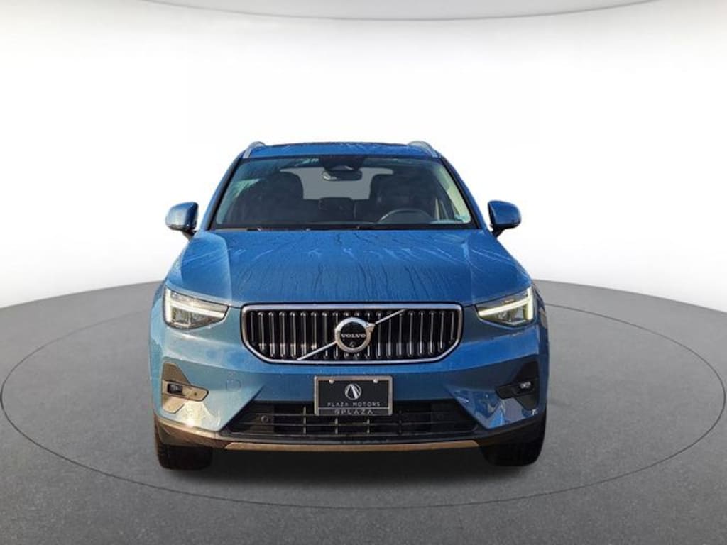 Used 2025 Volvo XC40 B5 Plus Bright Theme SUV