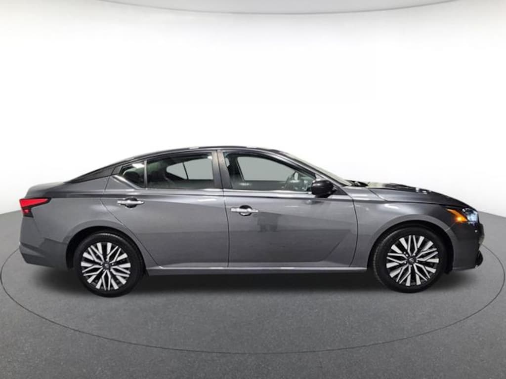 Used 2024 Nissan Altima 2.5 SV Sedan