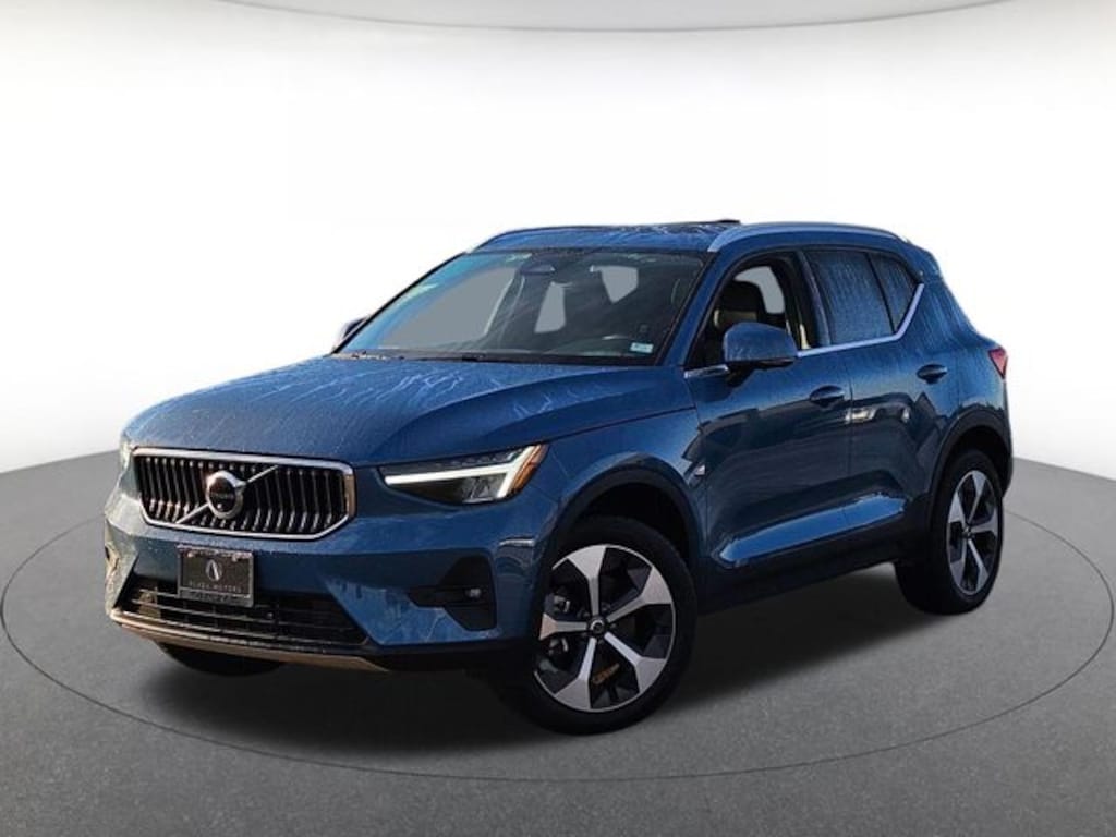Used 2025 Volvo XC40 B5 Plus Bright Theme SUV