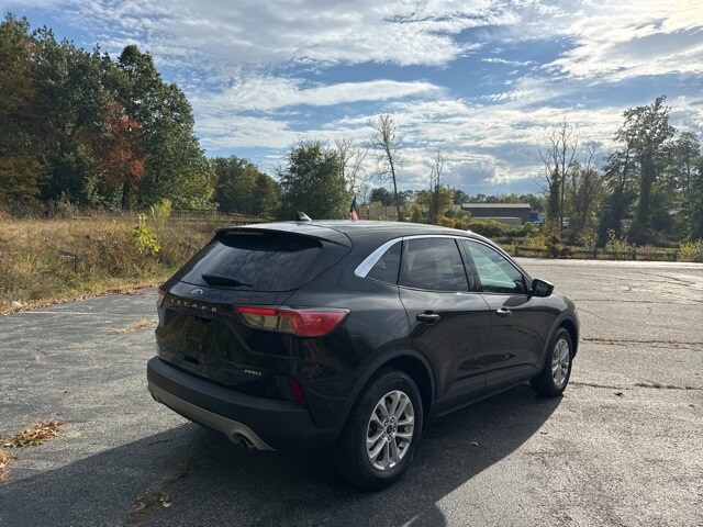 2022 Ford Escape SE photo 3