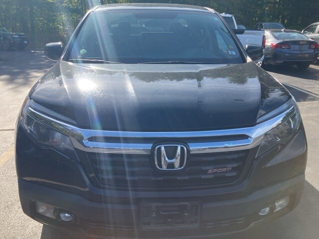 2019 Honda Ridgeline Sport photo 2