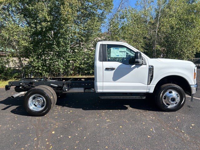 2026 Ford F-350 XL photo 2
