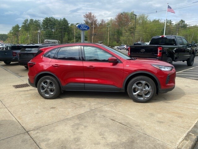 2025 Ford Escape Hybrid ST-Line Select photo 2