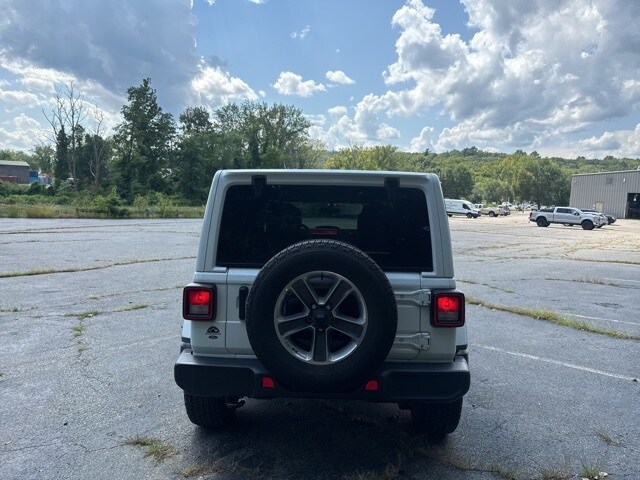 2022 Jeep Wrangler Unlimited Sahara photo 4