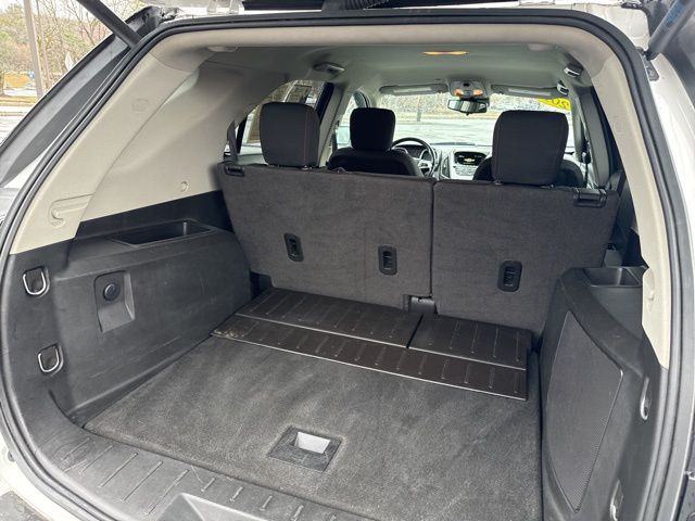 2017 Chevrolet Equinox LT photo 2