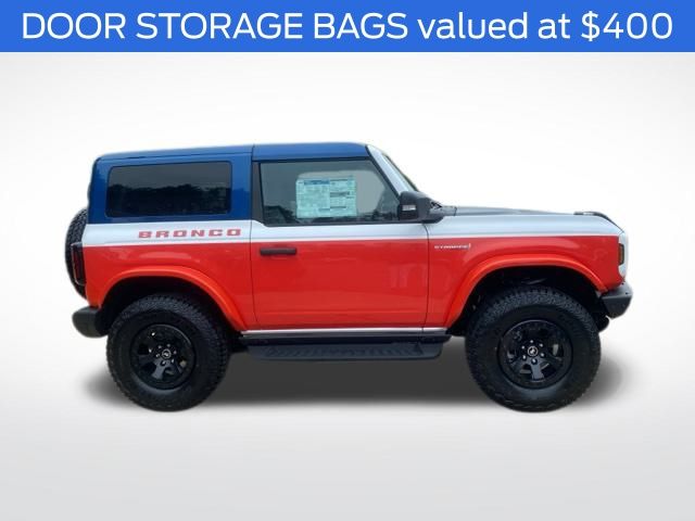 2025 Ford Bronco First Edition photo 2