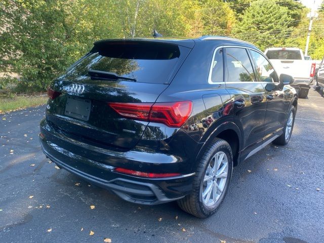 2024 Audi Q3 45 TFSI S line Premium photo 3