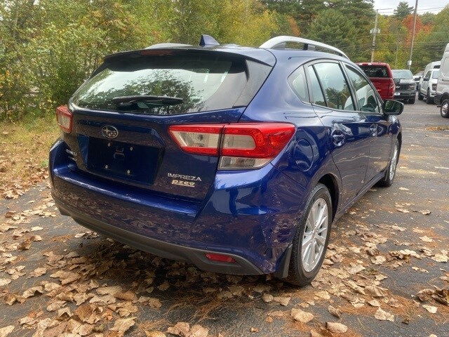 2017 Subaru Impreza 2.0i Premium photo 2
