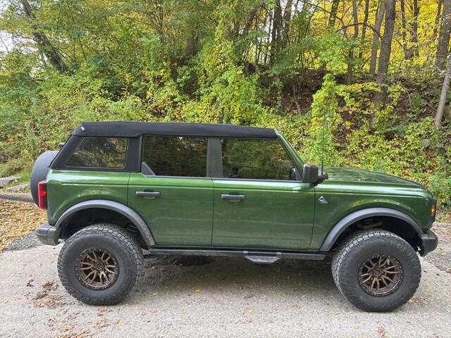 2024 Ford Bronco Black Diamond photo 2