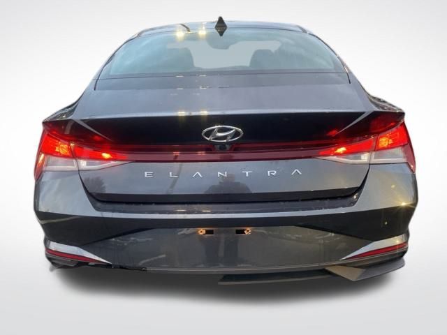 2021 Hyundai Elantra SEL photo 4