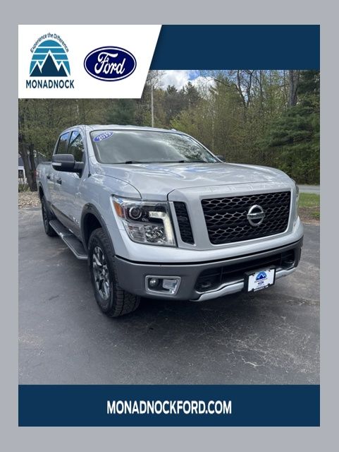 2019 Nissan Titan PRO-4X 4X4 Crew Cab's photo