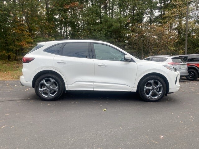 2024 Ford Escape ST-Line Select photo 2