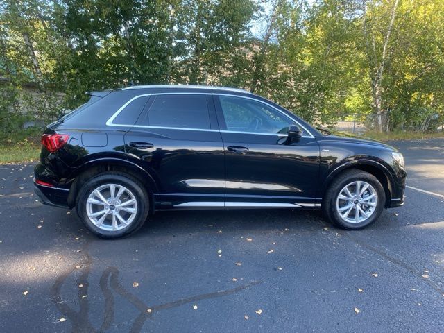 2024 Audi Q3 45 TFSI S line Premium photo 2