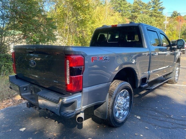 2023 Ford F-350 Lariat photo 2