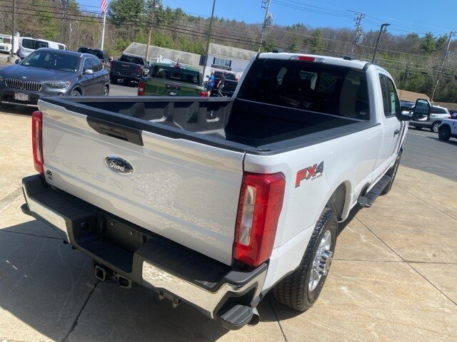 2025 Ford F-250 XLT photo 3
