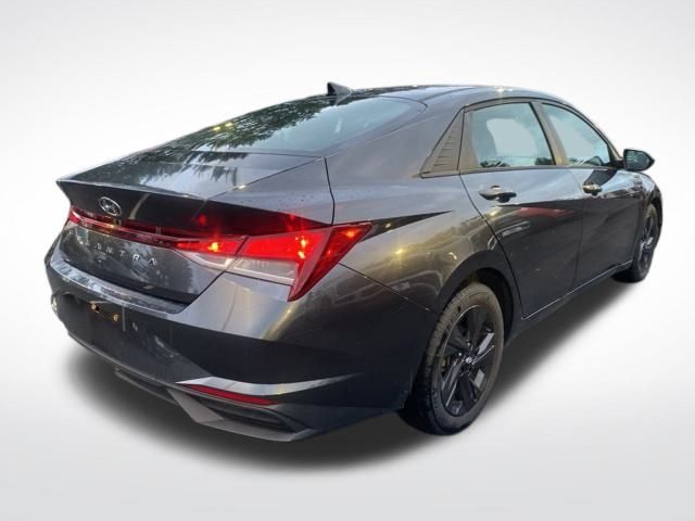 2021 Hyundai Elantra SEL photo 3