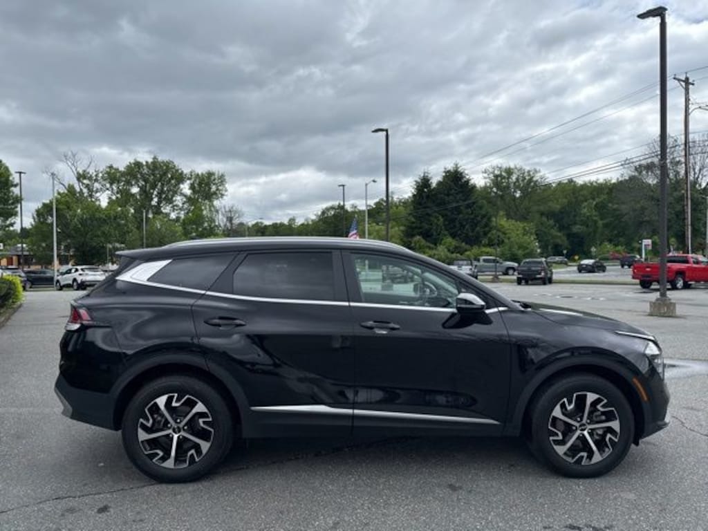 Used 2024 Kia Sportage EX SUV