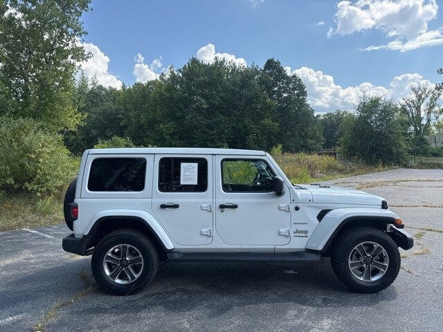 2022 Jeep Wrangler Unlimited Sahara photo 2