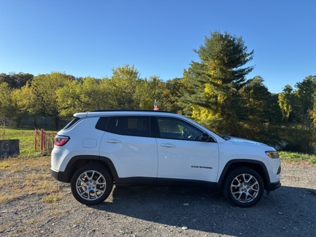 Used 2022 Jeep Compass Latitude Lux SUV