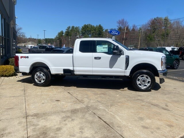 2025 Ford F-250 XLT photo 2
