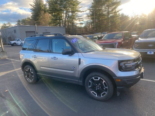 2022 Ford Bronco Sport Outer Banks photo 2