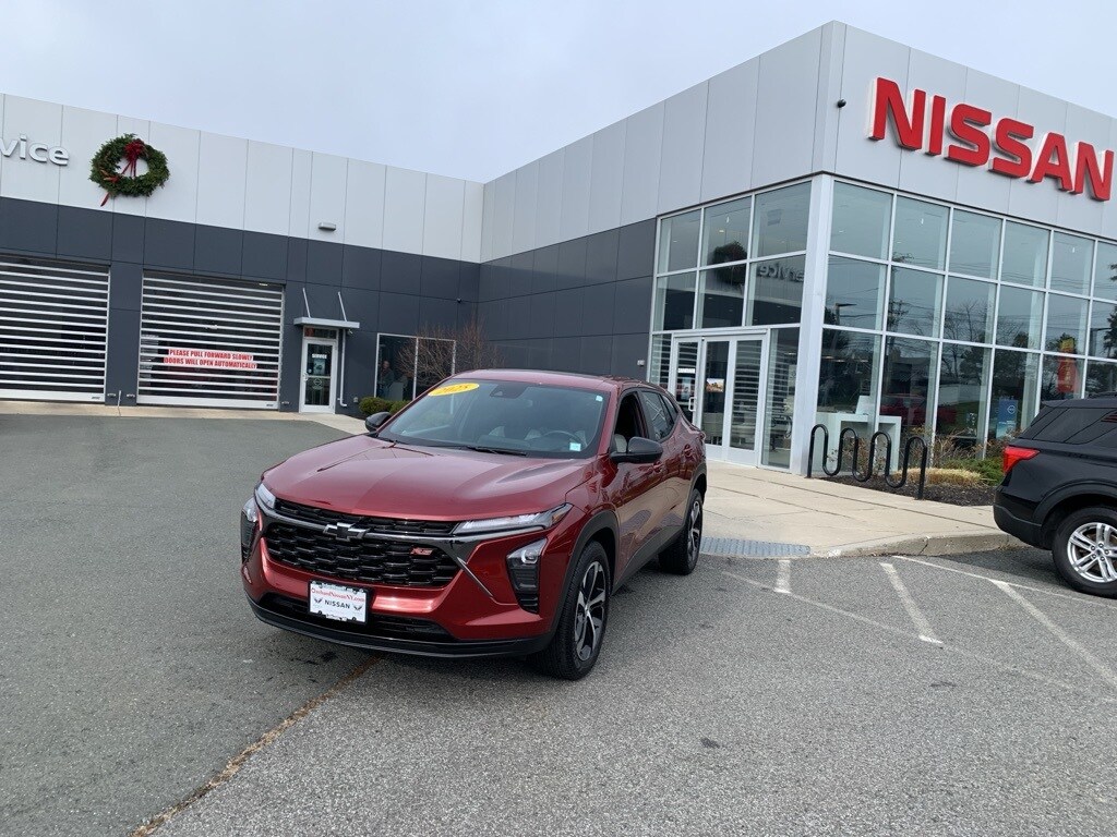 Used 2025 Chevrolet Trax 1RS SUV