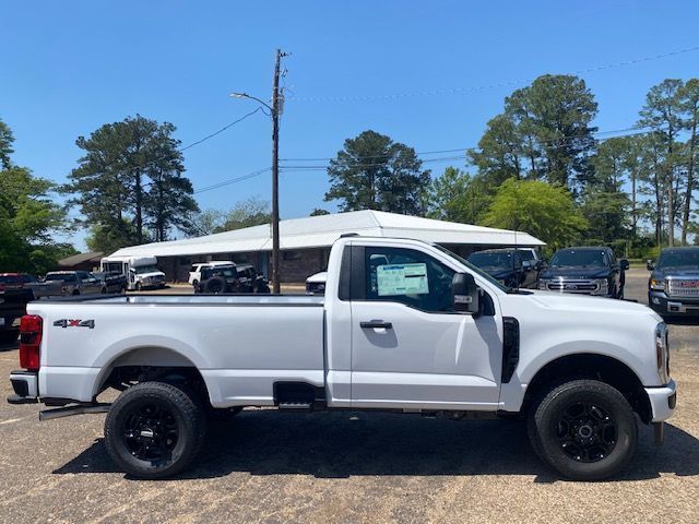 2025 Ford F-350 Super Duty XL - Photo 5