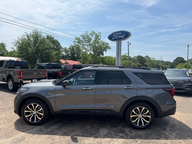 2026 Ford Explorer ST-LINE RWD's photo