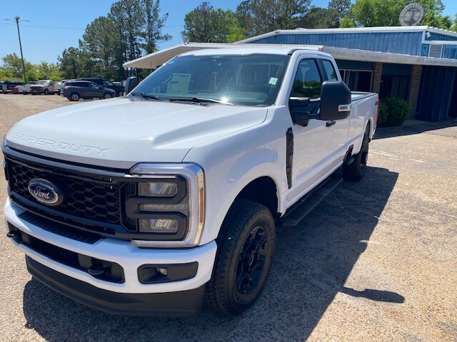 2025 Ford F-350 XL photo 2