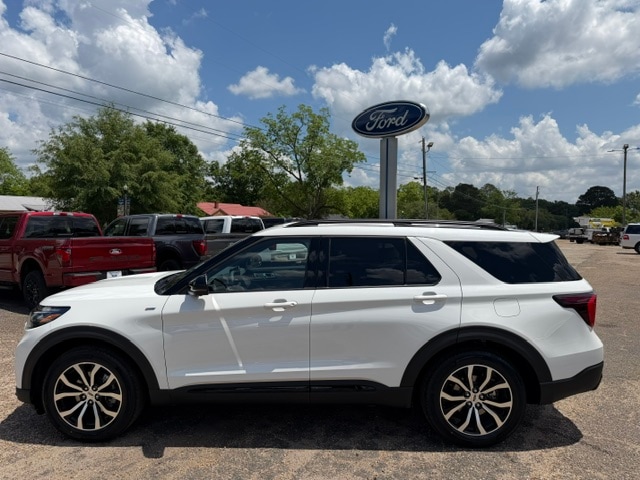 2026 Ford Explorer ST-LINE RWD's photo