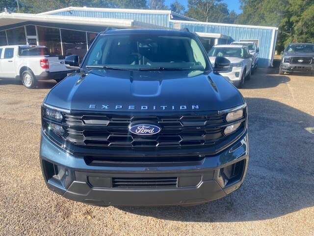 2025 Ford Expedition photo 2